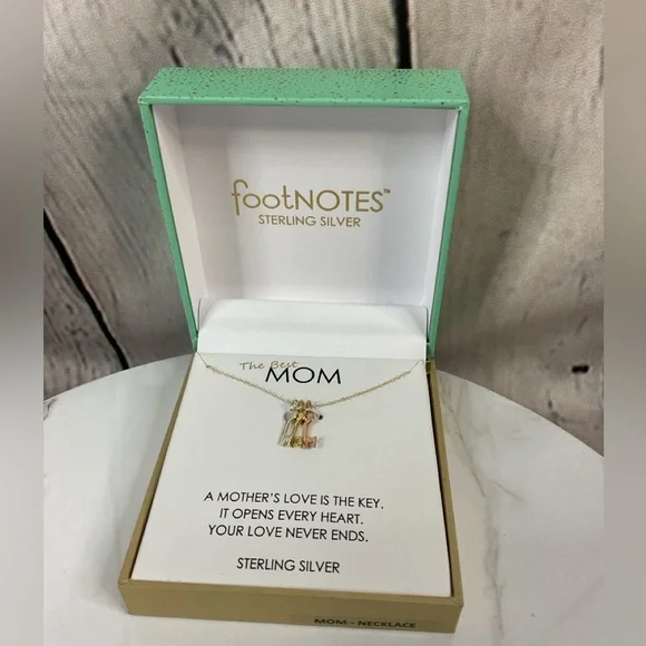 🐘 Footnotes MOM Necklace
